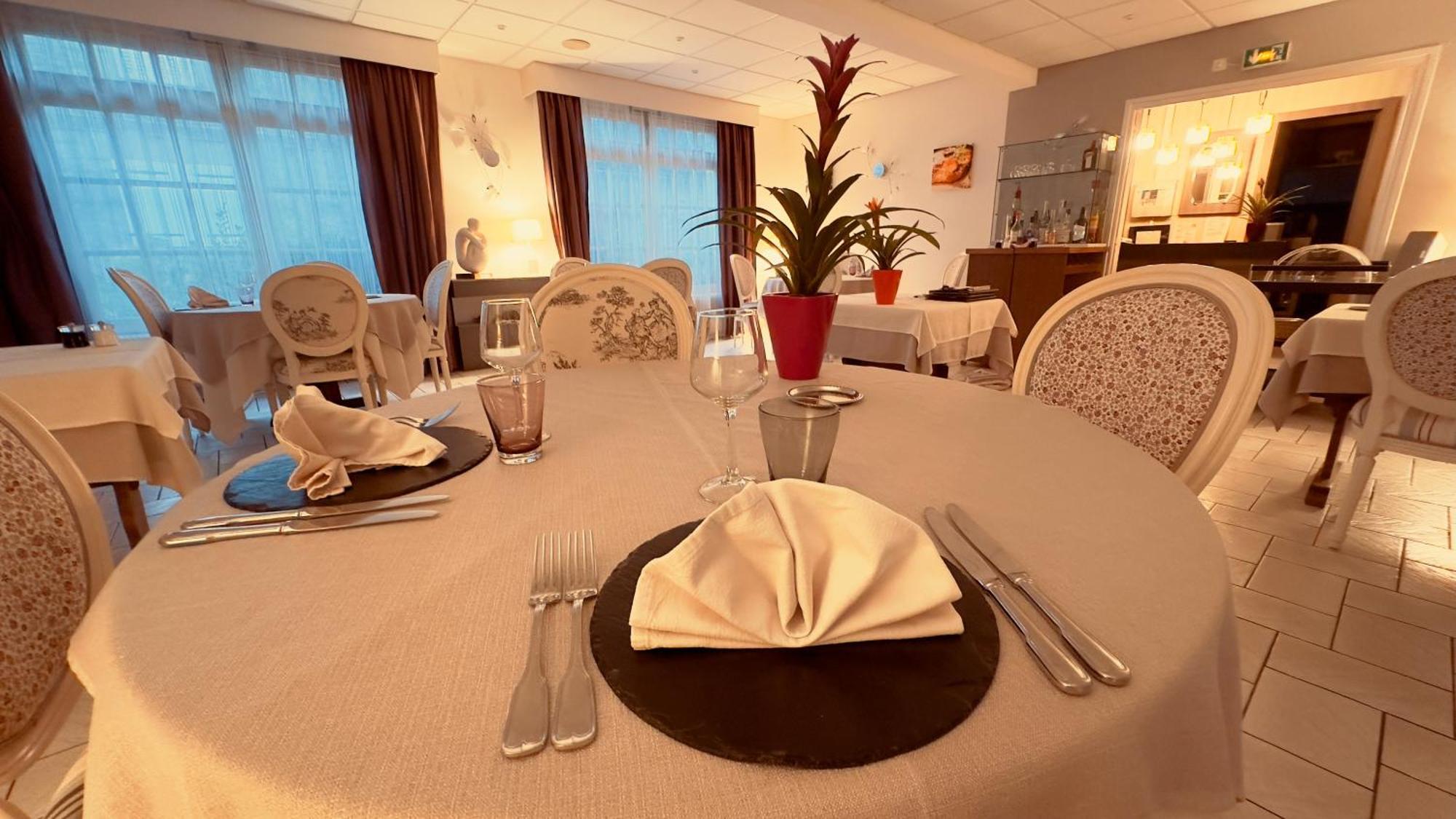 Logis Hotel Restaurant Des Voyageurs Tarnac Luaran gambar