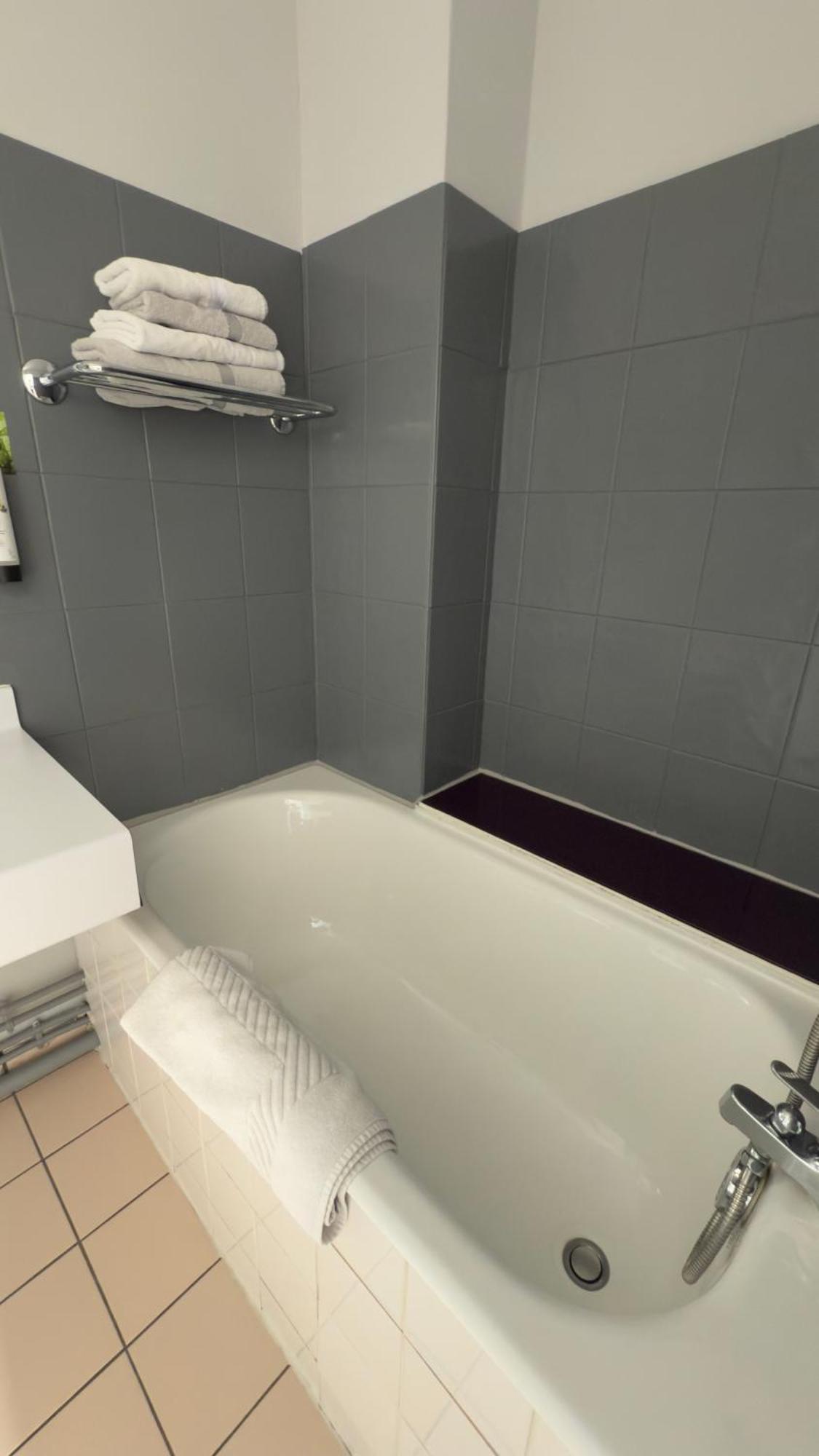 Logis Hotel Restaurant Des Voyageurs Tarnac Luaran gambar