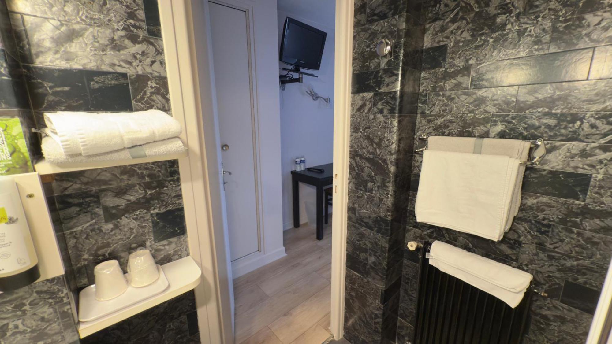 Logis Hotel Restaurant Des Voyageurs Tarnac Luaran gambar